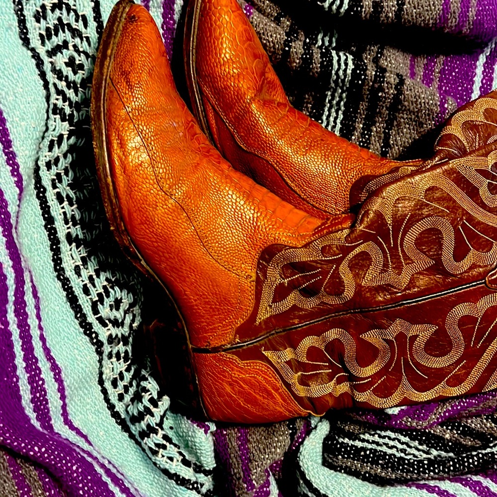 Vintage handmade women’s cowgirl boots! In great shape tons of life left
